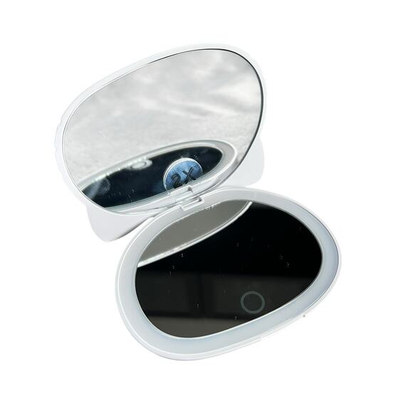 Impressions for Hello Kitty Wireless Charging Compact Mirror White - Picture 8 of 10